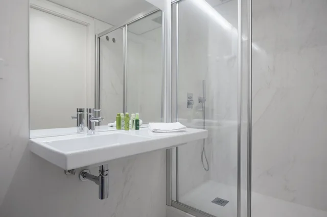 غرفة عائلية بسريرين منفصلين وسرير بطابقين، The Central House Lisbon Baixa - Hostel 2/4