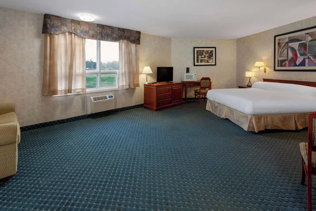 غرفة بريميوم بسرير كينج، Travelodge by Wyndham Amherst 3/9