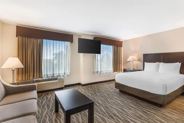 غرفة ديلوكس بسرير كوين، Best Western Plus Valdosta Hotel and Suites 1/5