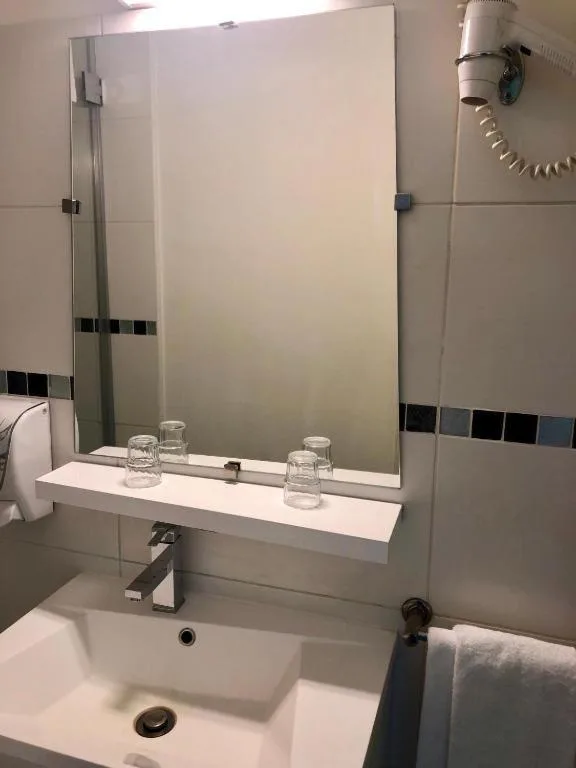 غرفة ثلاثية، HOTEL COLISEE VERDUN 2/2