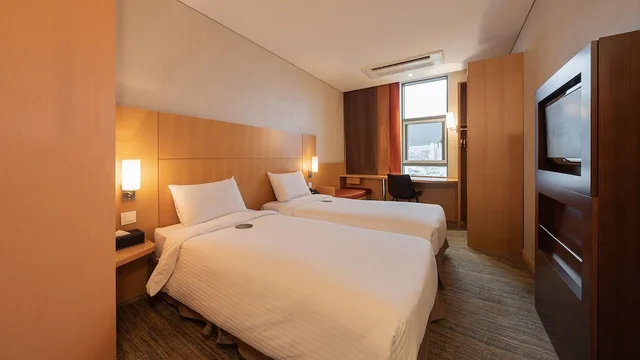 غرفة قياسية بسريرين منفصلين، Central 7 Hotel 5/8