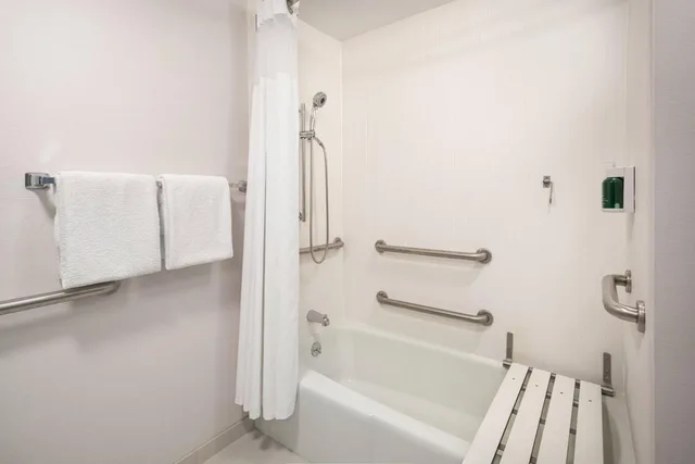غرفة بسرير كينج وسريرين كوين وسرير كوين، Courtyard by Marriott Rancho Cordova Sacramento 5/5