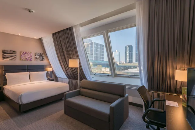 جناح جونيور بسرير كوين، HILTON GARDEN INN FRANKFURT CITY CENTRE 6/6
