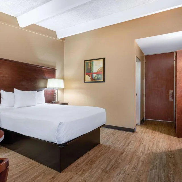 غرفة بزنس بسرير مزدوج، Travelodge By Wyndham Lakeland 1/10