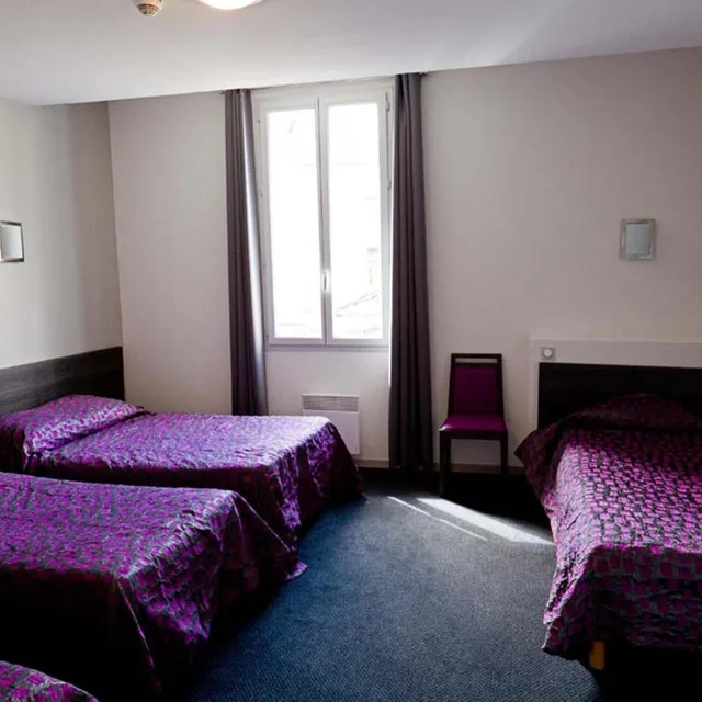 غرفة رباعية، Hotel Saint Etienne 2/2