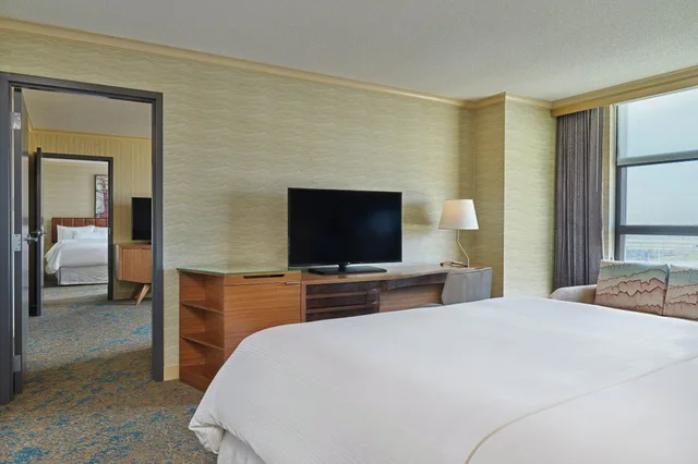 غرفة بسرير كينج لذوي الإعاقة، The Westin Detroit Metropolitan Airport 2/4