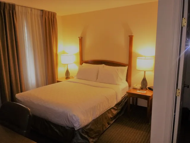 جناح بسرير كوين وسريرين مزدوجين، Staybridge Allentown Bethlehem Airport Suites 6/10