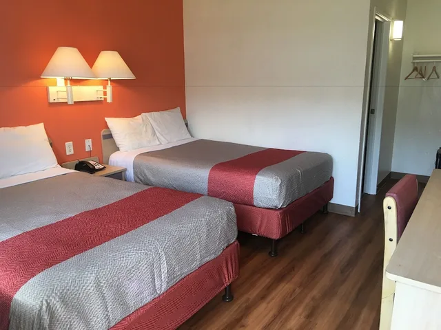 غرفة قياسية بسريرين مزدوجين للمدخنين، Motel6 Lufkin, TX 1/7