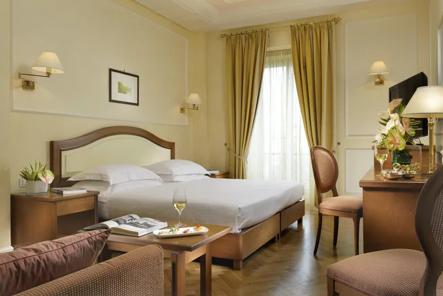 Junior Suite, Twin Beds, Hill View، Royal Hotel Sanremo 2/6