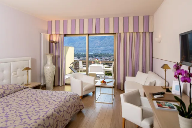 غرفة سوبيريور بسرير مزدوج بإطلالة على البحيرة بشرفة، Ascona 2/6