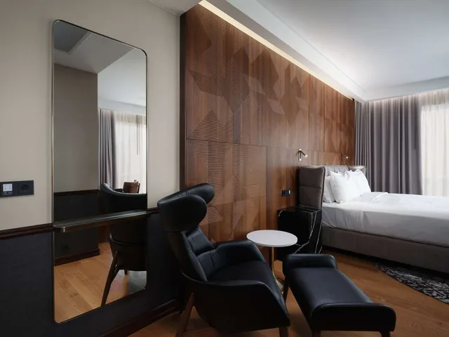 جناح جونيور، Iceland Parliament Hotel, Curio Collection by Hilton 3/3