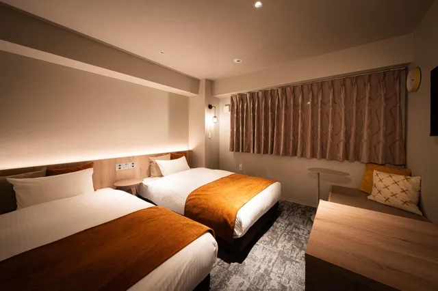 غرفة قياسية بسريرين منفصلين بحوض استحمام، R Hotel Namba South 1/1