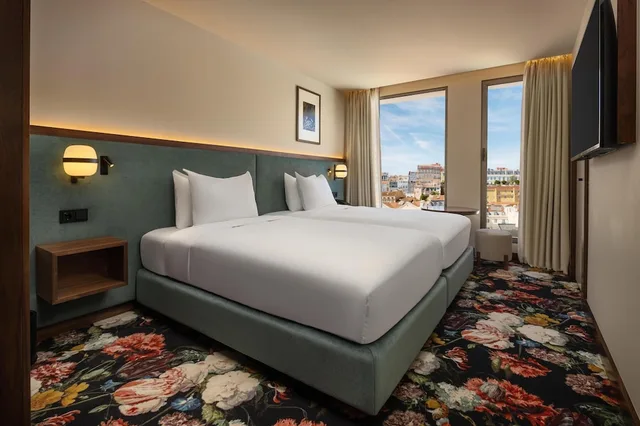 غرفة متصلة عائلية بسرير كينج، Duo Hotel Lisbon, Curio Collection by Hilton 2/3
