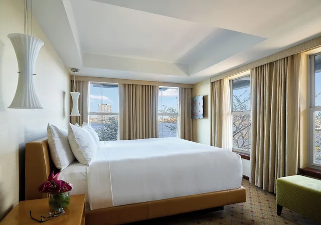 جناح بسرير كينج بإطلالة على المرفأ، Battery Wharf Hotel Boston Waterfront 1/5