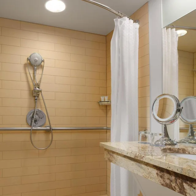 Suite, Club Floor, Corner, The Westin Galleria Dallas 3/3