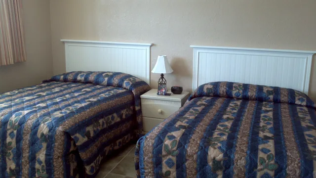 1 Bedroom, Suite, 2 Double Beds, Ocean Front, Sofa، HAWAIIAN INN 1/4