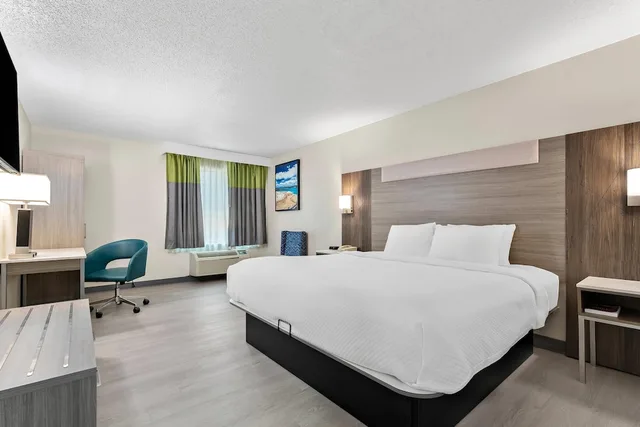 غرفة قياسية بسرير كينج، Quality Inn Sandersville 1/6