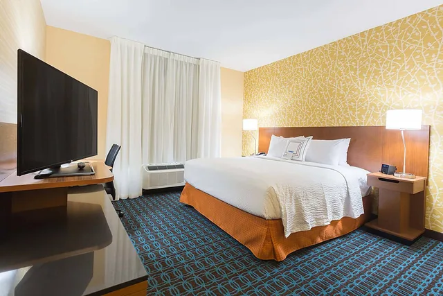 غرفة بسرير كينج بحوض استحمام لذوي الإعاقة، Fairfield Inn And Suites Jamestown 1/4
