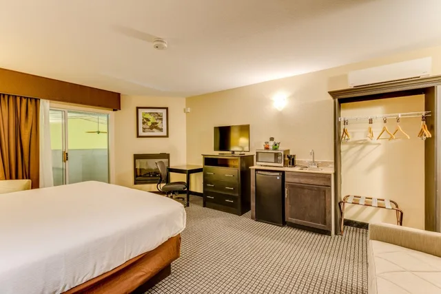 جناح بسرير كينج بشرفة مع أريكة، Best Western Lakewinds 4/8