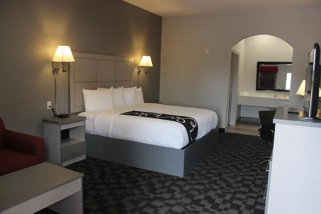 غرفة بسرير كينج، Paris Inn Suites 7/10