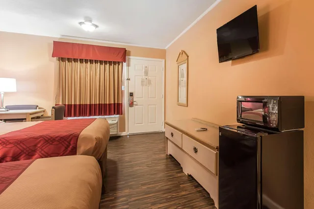 غرفة رباعية بسريرين مزدوجين، Econo Lodge Cornersville I-65 7/8