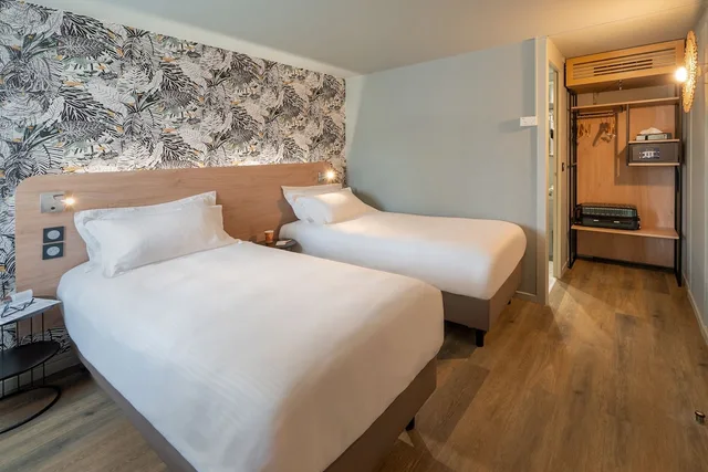 Superior, King Bed, Sure Hotel by Best Western Rochefort sur Mer 2/4