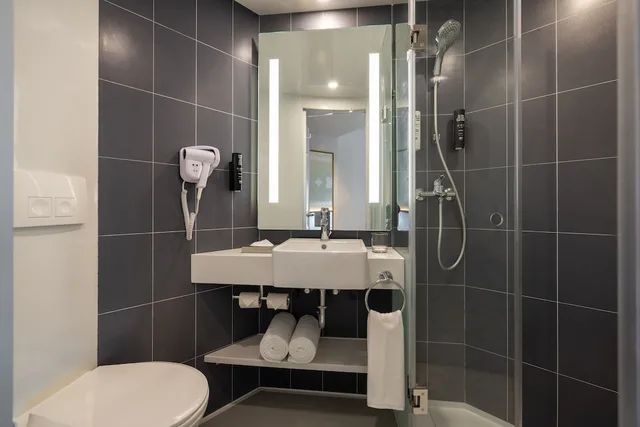 غرفة ديلوكس بسرير مزدوج بإطلالة على المدينة، ibis Thane 4/4