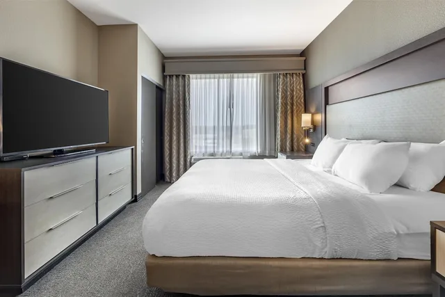 جناح بسرير كينج مع أريكة لذوي الإعاقة، Best Western Plus Executive Residency Jackson Northeast 2/7