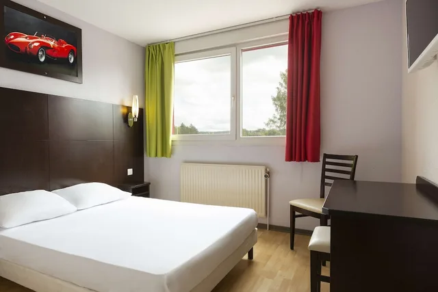 غرفة قياسية بسرير مزدوج، Enzo Hotels Bulgneville by Kyriad Direct 1/3