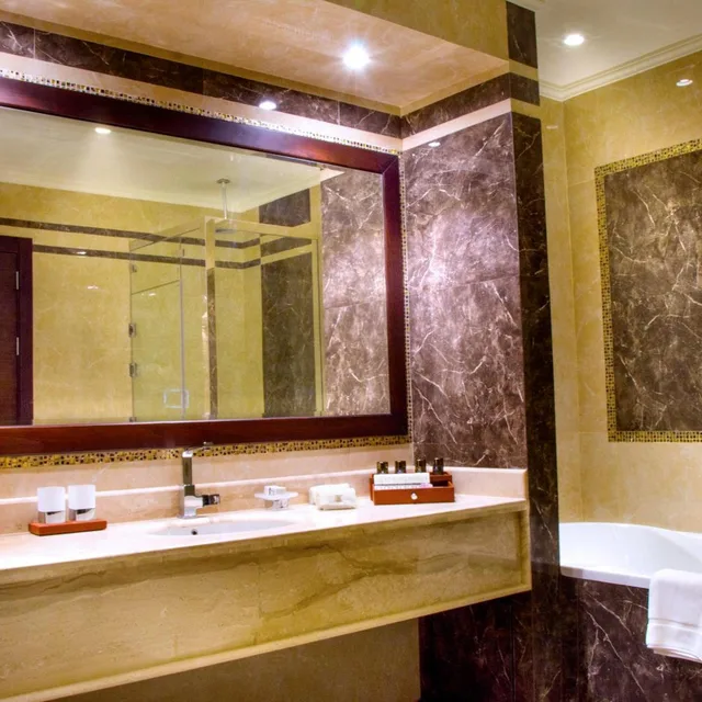 Amber Room, Bayat Hotel 6/7