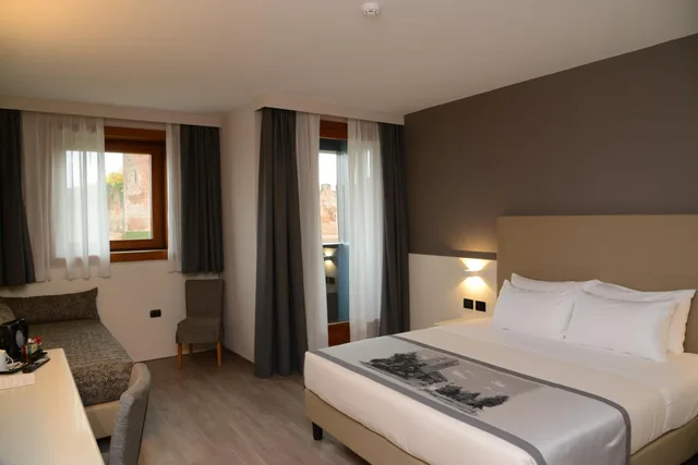 غرفة بسرير كوين، Albergo Roma, Bw Signature Collection 1/5
