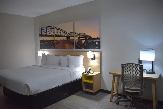 غرفة بسرير كينج لذوي الإعاقة، Days Inn by Wyndham North Little Rock/ Maumelle 3/9