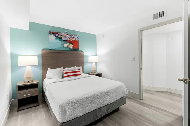 3 Bedrooms, Mariner, Condo, Deluxe, King Bed, 3 Queen Beds, Ocean Front, Sofa، Compass Cove Resort 6/10