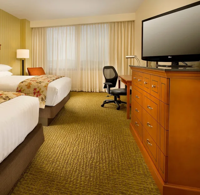 جناح بسريرين كوين بغرفتين مع أريكة لذوي الإعاقة، Drury Plaza Hotel Nashville Franklin 3/8
