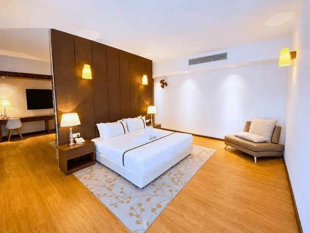 جناح رئاسي بسرير كينج مع أريكة، Top Holiday Hotel 2/10