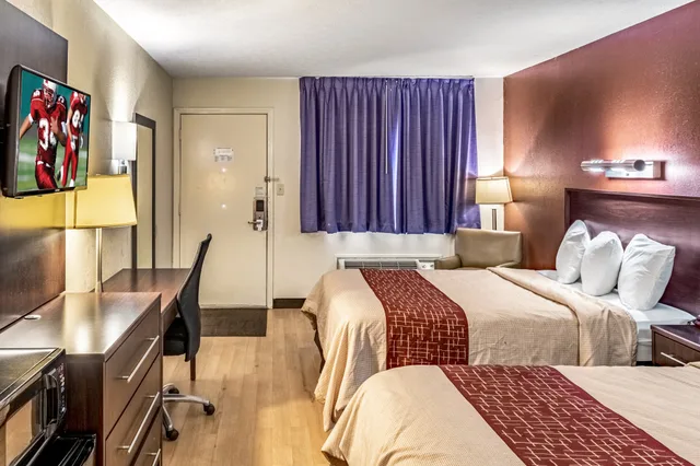 غرفة ديلوكس بسريرين كوين، Red Roof Inn Columbus - Taylorsville 2/4