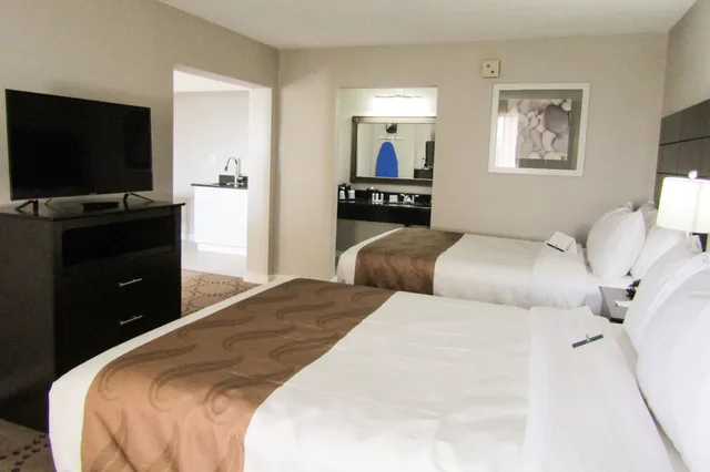 2 Rooms, Suite, 2 Double Beds, Sofa, Quality Inn & Suites Kissimmee near Main Gate 3/10