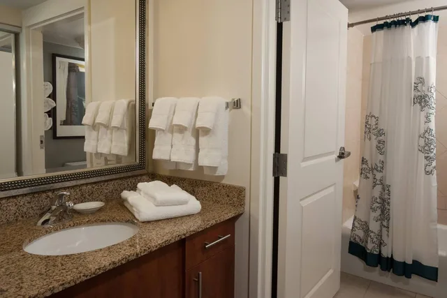 جناح بسرير كوين بغرفة نوم واحدة مع أريكة، Residence Inn Fort Myers Sanibel 1/4