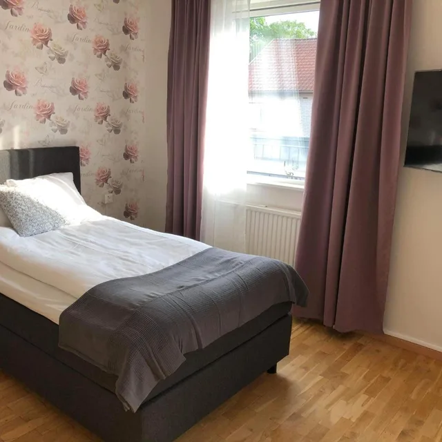 غرفة عائلية بسرير مزدوج، Smålandsstenar Hotell 5/10