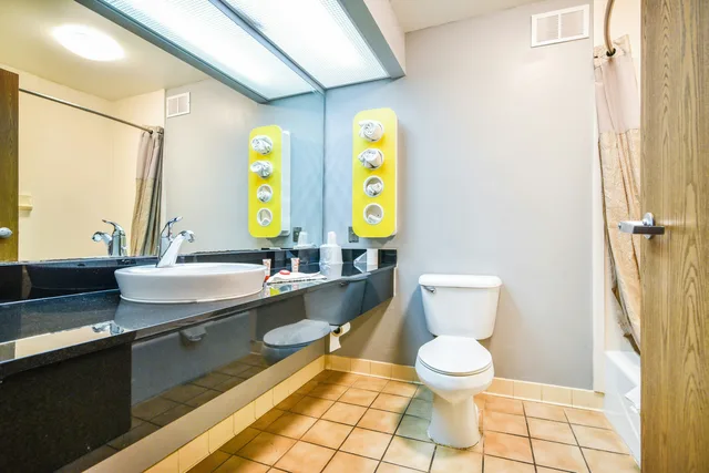 غرفة بريميوم بسرير كينج، OYO Townhouse Inn Jacksonville near Little Rock Air Force Base 5/6
