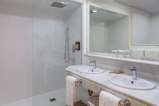 غرفة كلاسيكية بسريرين منفصلين بإطلالة على المسبح، Hotel Jerez AQ35 9/10