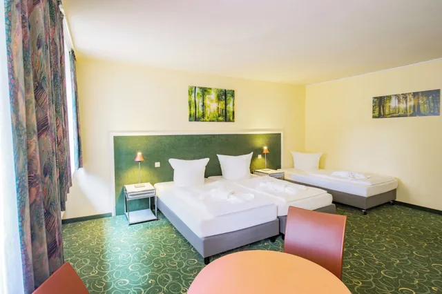 غرفة ثلاثية بسرير كوين وسرير فردي، Erzgebirgshotel Freiberger Hohe 4/9