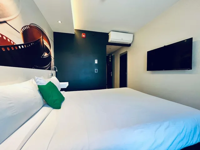 Standard Double Bed, Ibis Styles Montevideo Biarritz 7/10