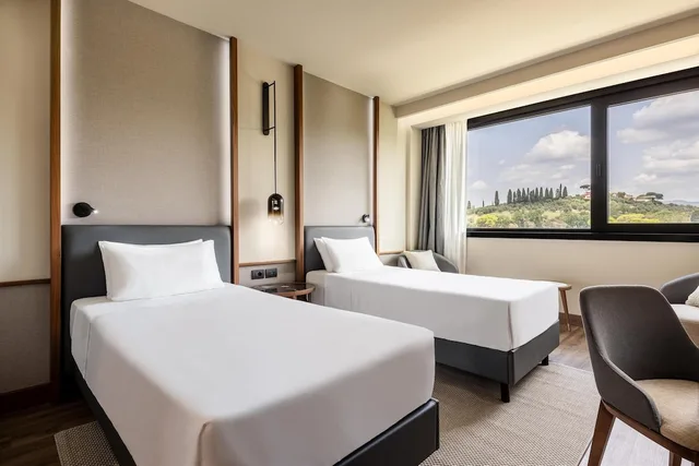 غرفة بريميوم بسريرين منفصلين، Radisson Blu Hotel Florence 4/5