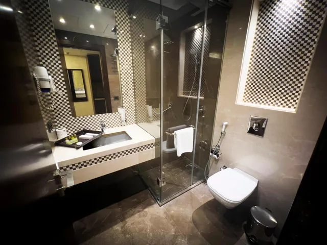 Deluxe Room Twin Bed Sea View W/ Balcony، Lancaster Suites Raouche 5/5