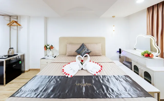 غرفة فاخرة بسرير كوين بإطلالة على المدينة بشرفة، Le Vu Hotel 4/5