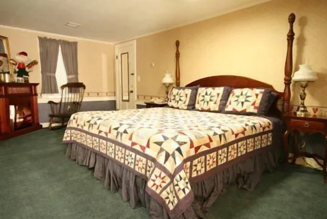 غرفة قياسية بسرير كينج، Christmas Farm Inn and Spa 10/10
