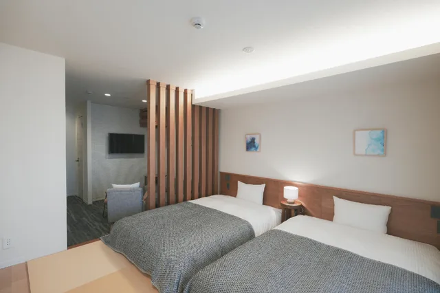 غرفة يابانية غربية بشرفة، LAZULI Hiroshima Hotel & Lounge 1/1
