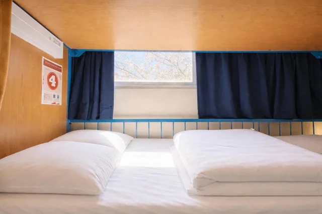 غرفة رباعية بسرير بطابقين بحمام مشترك، Sakura Hostel Asakusa 1/4