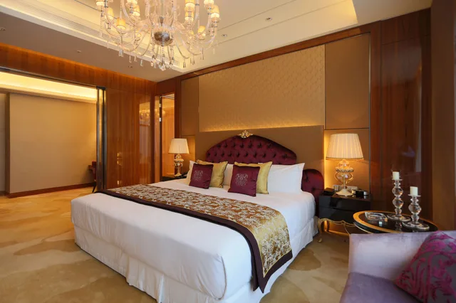 جناح رئاسي بسرير كينج، HILTON DALIAN 1/8